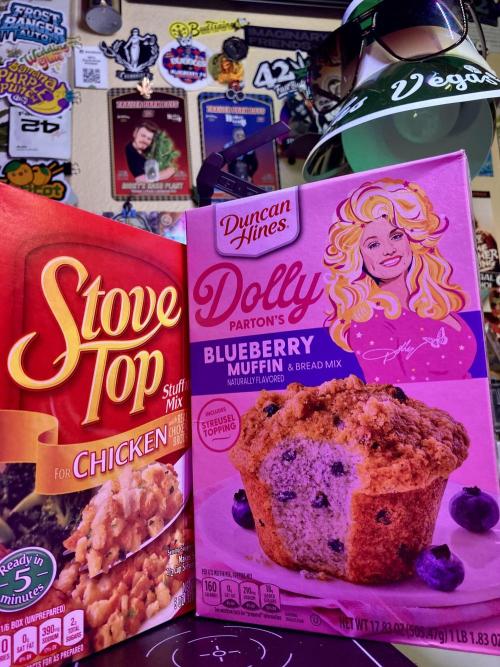 🎃🧛‍♂️😈💀🎃 '25. Week 12 - 11/27 5:25 AM. I called this Stuffing Dolly’s Muffin Thanksgiving Art👍