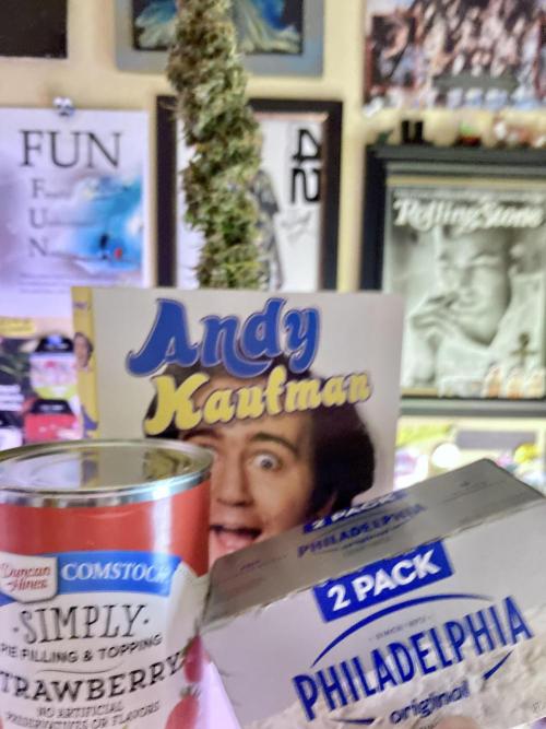 🍓🍰🤨🌿🍑🍪🍎. Week 27 - 12/1 230am STRAWBERRY CHEESECAKE, get it? that was hard to make not my best work