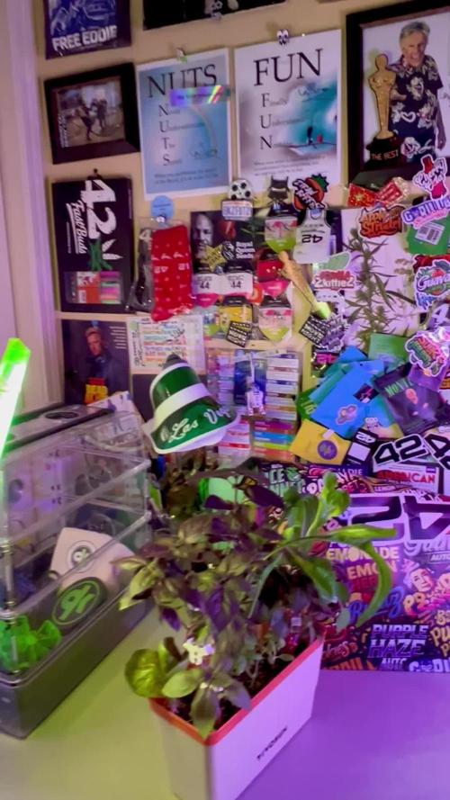 🥊🥧🍧🐐☕️🐓🔩🍌