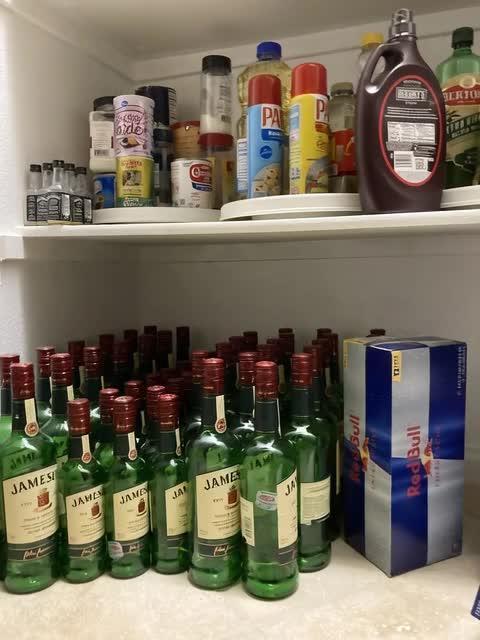 🥊🥧🍧🐐☕️🐓🔩🍌