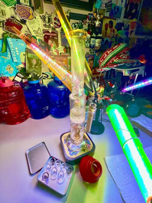 Montel tragic rise fall of Jar Jar Binks. Week 13 - 3/21 144am stoned genie bong;  silicone funnel & glass bowls from amazon