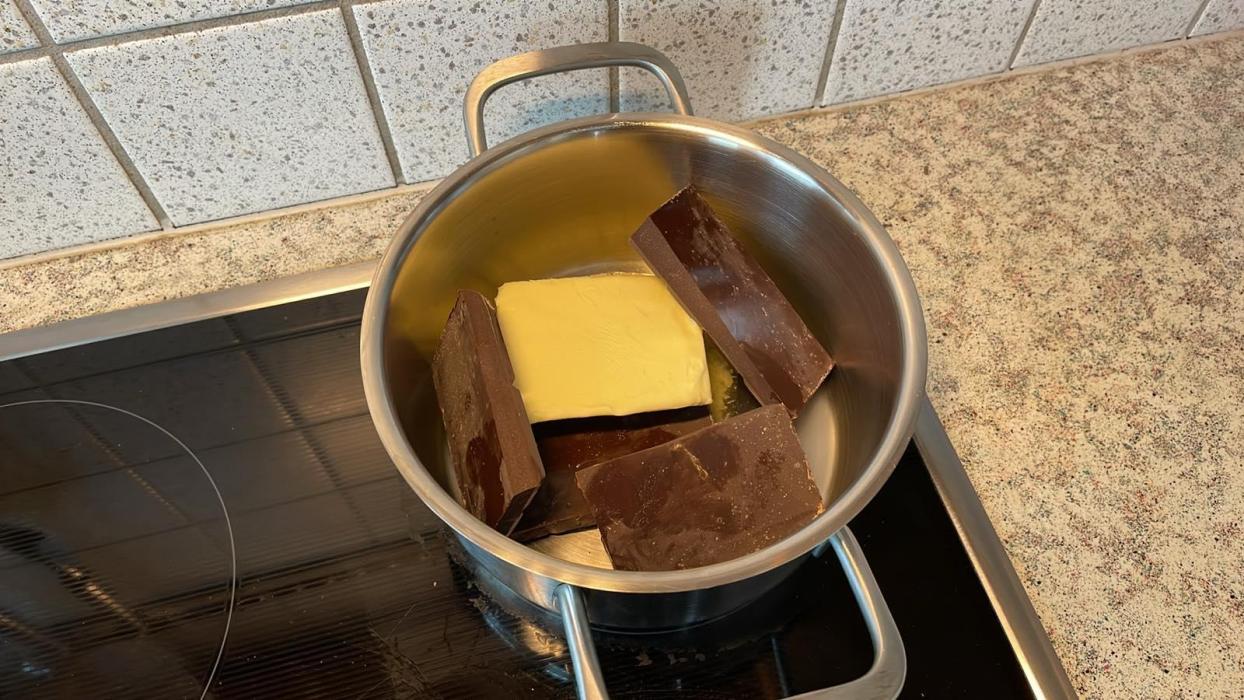 Space Brownies. Week 9 - melt choco & butter