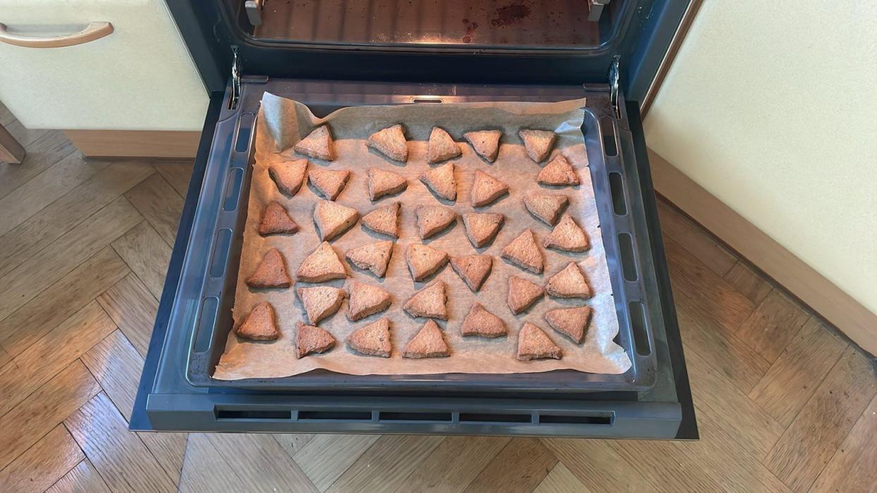 Simple Space Cookies. Week 12 - 120° C (100° Umluft) 25-30min nur goldgelb backen, nicht wie ich goldbraun 🔔