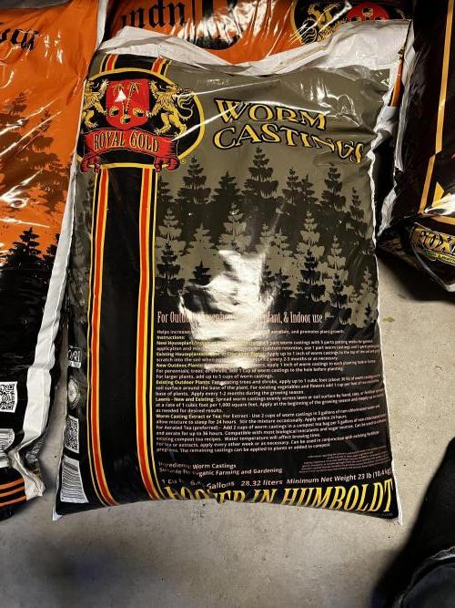 BBFC S1 seeds and Nuke Head NSB. Week 0 - 25% worm Castings per 5-gallon fabric pot