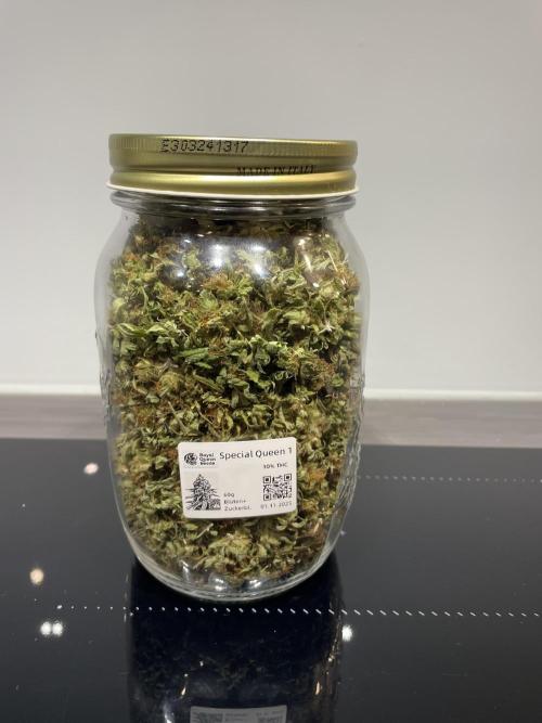 Special Queen #1, Garden Summer 2025. Week 30 - 20251101, dried buds and sugar leaves