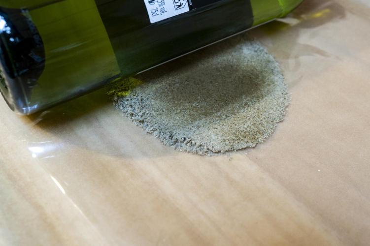 Eight amazing strains in a 4x4 / ORGANIC. Week 13 - Pressing with hot water glass bottle. 