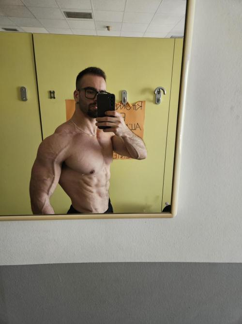 Three Sisters and a Tourist. Week 19