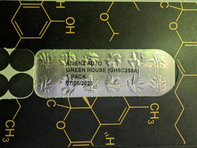 AlienZ Automatic - Greenhouse Seed Co.. Week 0