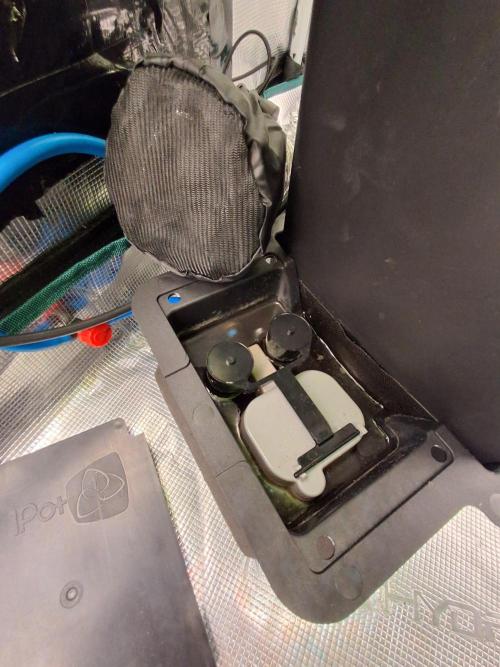 Autopot w/ Airdome-2 Radical Juice Autos. Week 8 - trays staying clean