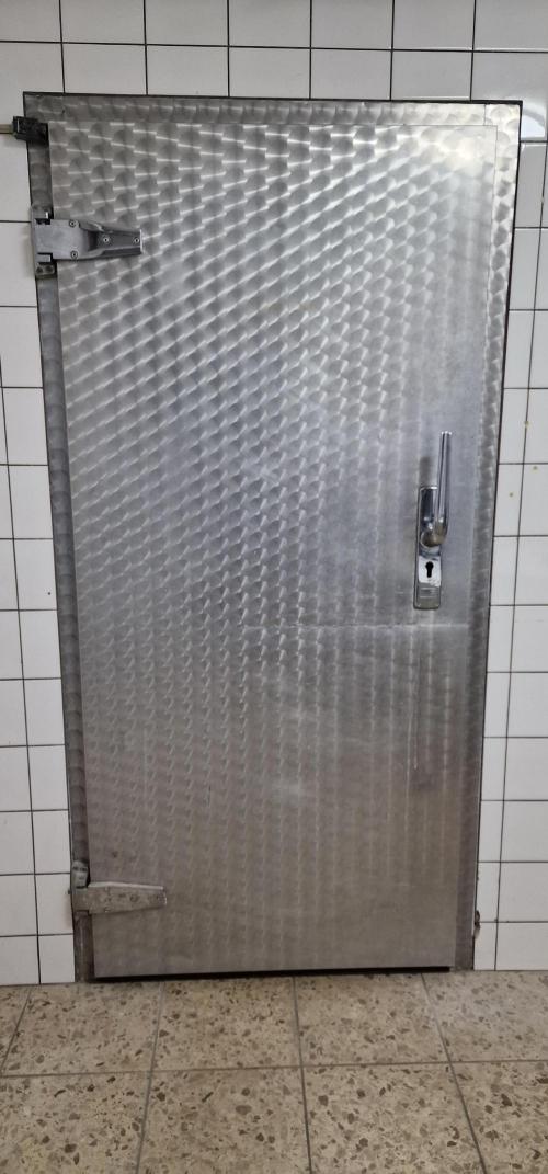 Think Tank & Chimera Cut. Week 0 - Decommissioned walk-in cold room converted into a controlled indoor grow space