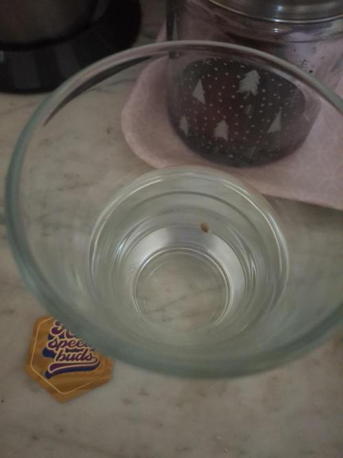 1._run_fast. Week 0 - Ich habe mich für das Wasserglas im Wohnzimmerschrank entschieden.