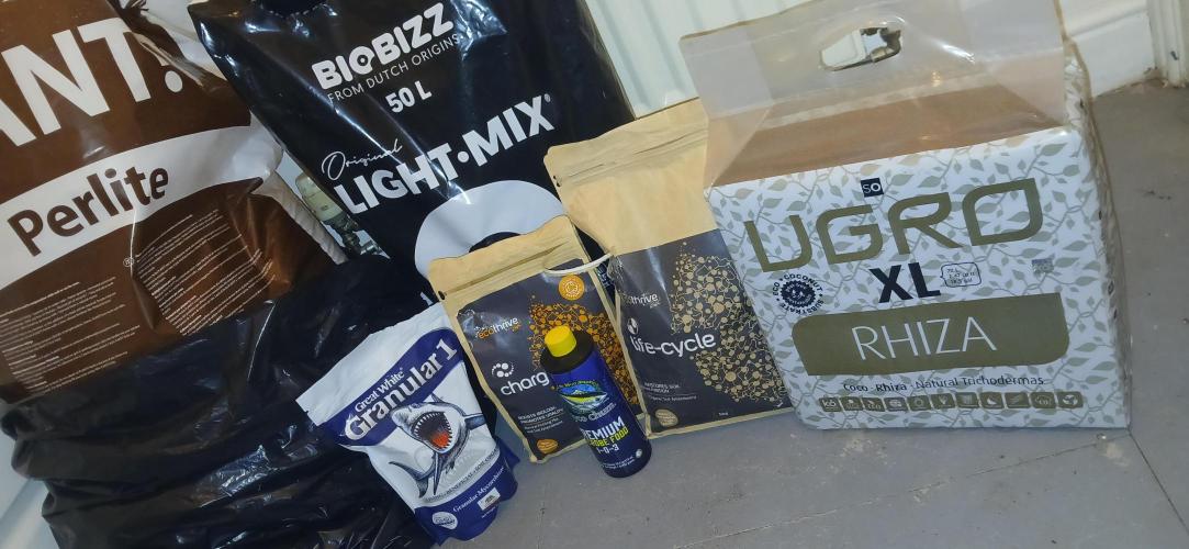 G13 Labs - White Critical. Week 3 - My custom soil mix and amendments.