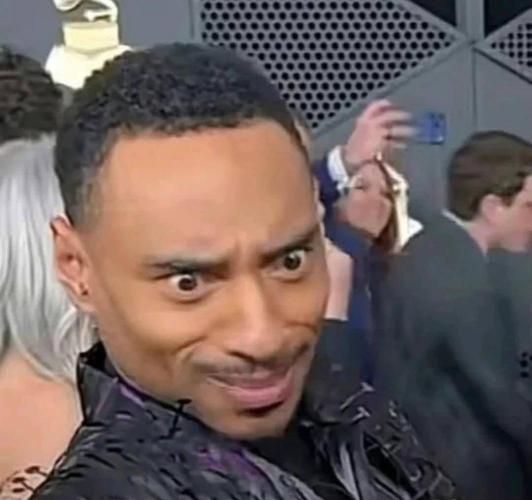 10 strains in a 2x4. Week 8 - My face when I saw pinex 1