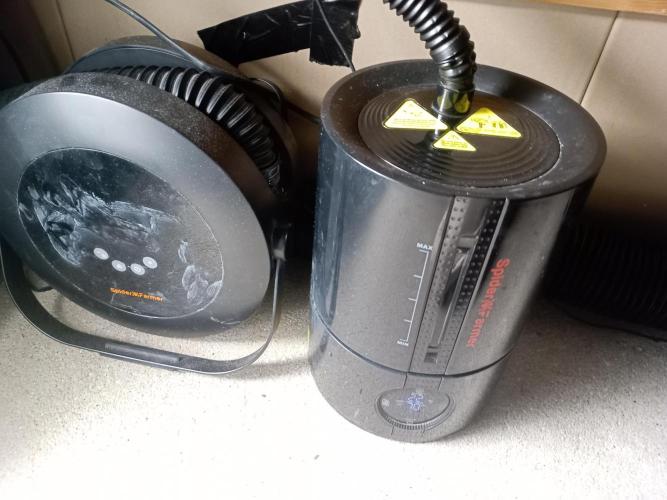 Kalashnikova Auto.. Week 0 - Humidifier en heater from Spider Farmer 