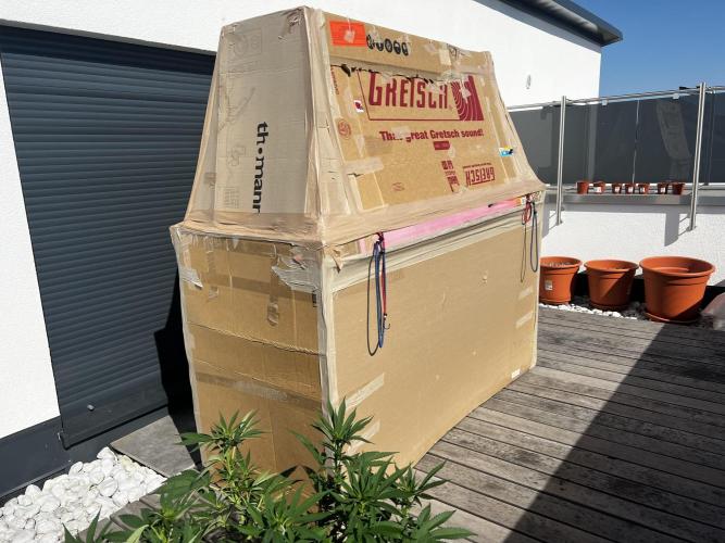 1st Time Grower. Week 6 - Sacrificed my guitar boxes.