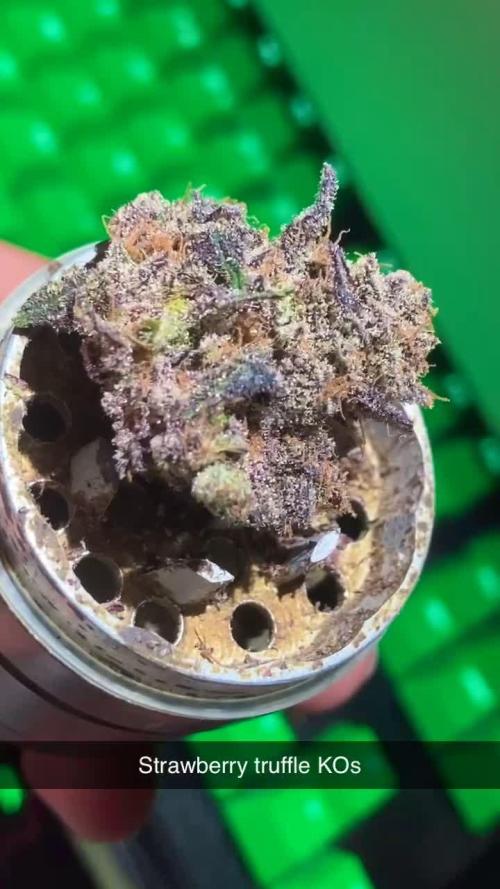 STRAWBERRY TRUFFLE