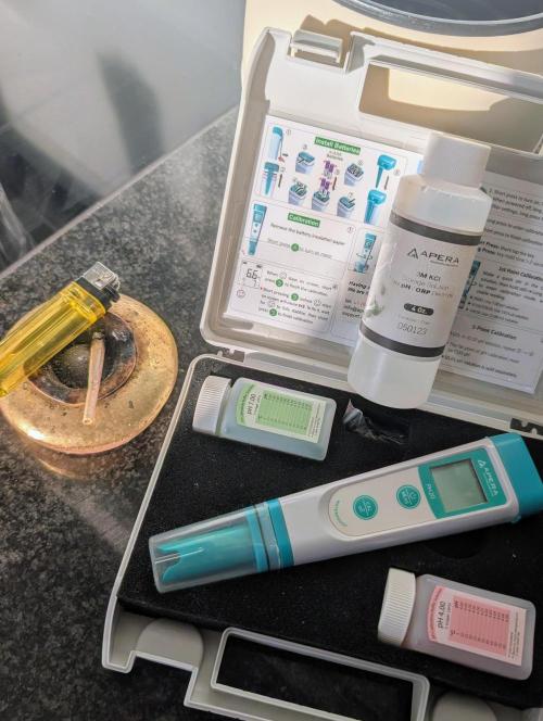 Burgundy Strawberries 🍓🇫🇷. Week 0 - Calibrating pH tools...