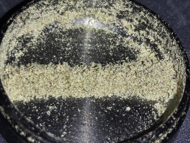 Frozen Black Cherry (Anesia Seeds). Week 14 - Kief from the grinder .